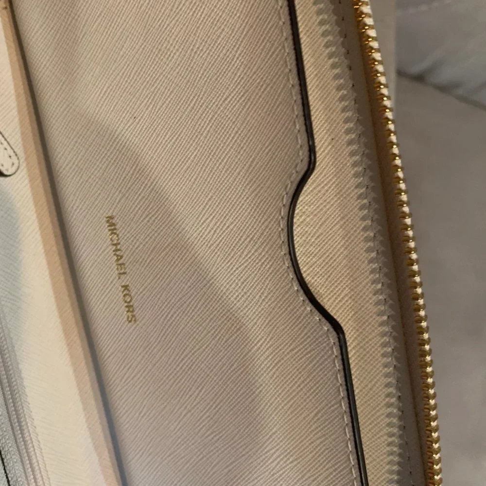 Michael Kors Large Leather Phone Wallet/Wristlet - Picture 5 of 5